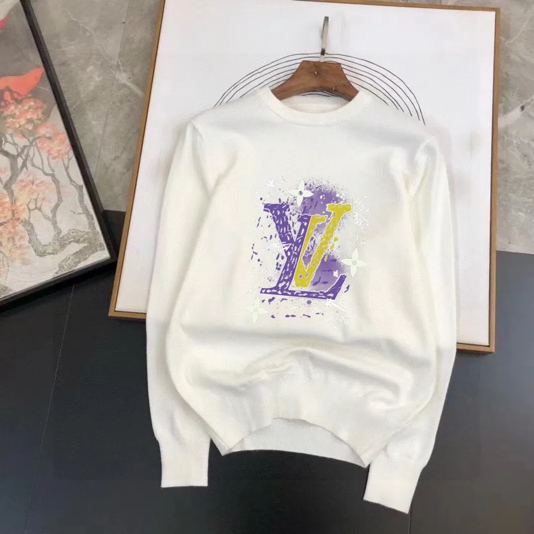 🅿️240 【LV Louis Vuitton】Autumn and winter classic round neck pullover sweater, in full condition! ! ! Wool blended fabric, the latest model in 2025, golden ratio! ! Slim-fitting soft gold, versatile and practical item, the combination and practicality are extremely powerful, simple and elegant, and classy! To create your own style, it is highly recommended to buy it in two colors. The standard slim fit tailoring process is suitable for both young and old men. It is knitted from wool and will not cause any discomfort! While keeping warm, it is stylish, textured and wearable, and the classic logo with contrasting colors on the chest feels in place! ! Recommended for regular customers! ! Size M-3XL (maximum wear: 190 pounds)